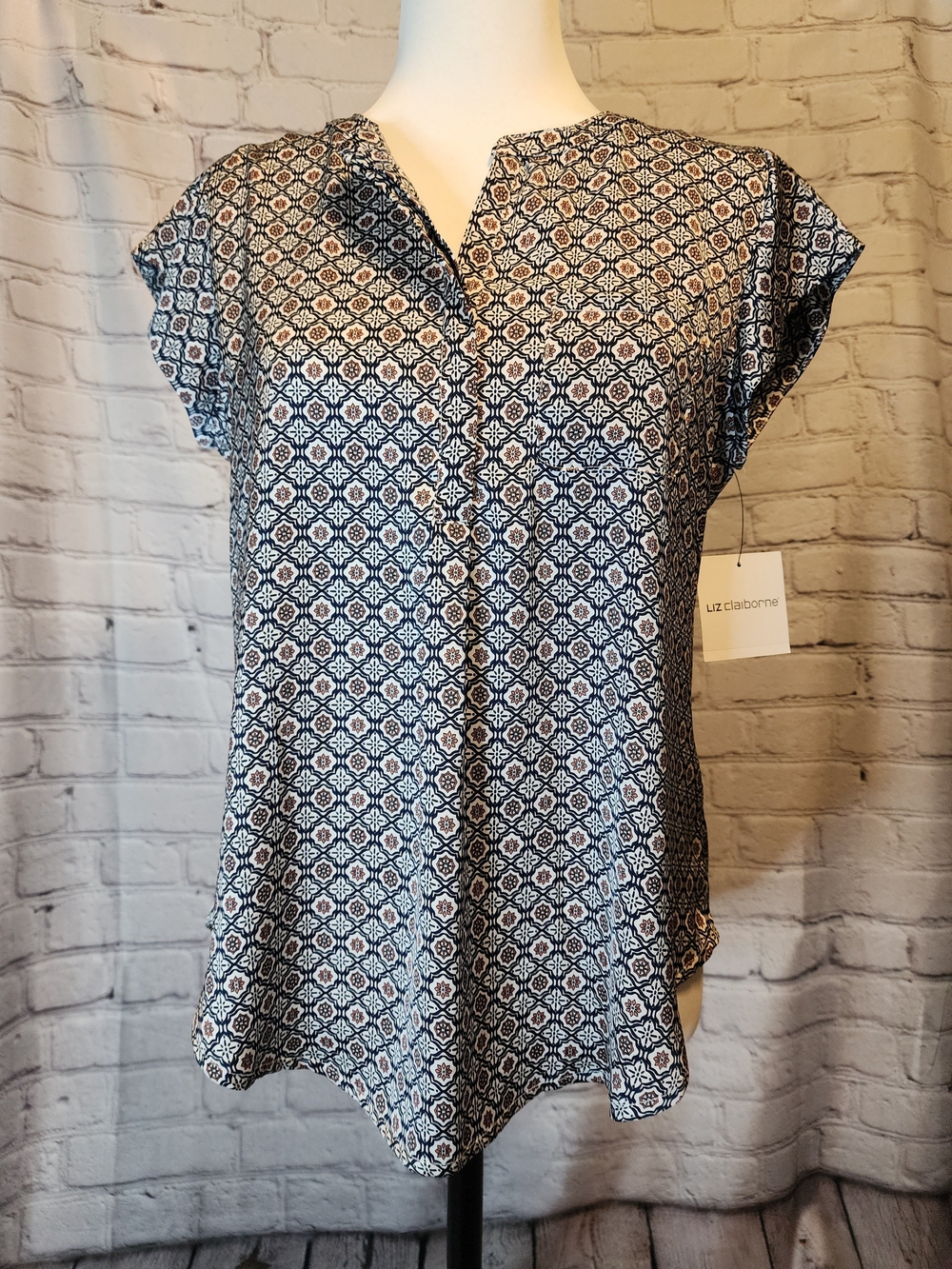 Liz Claiborne Navy and White Geo Print Cap Sleeve Blouse
